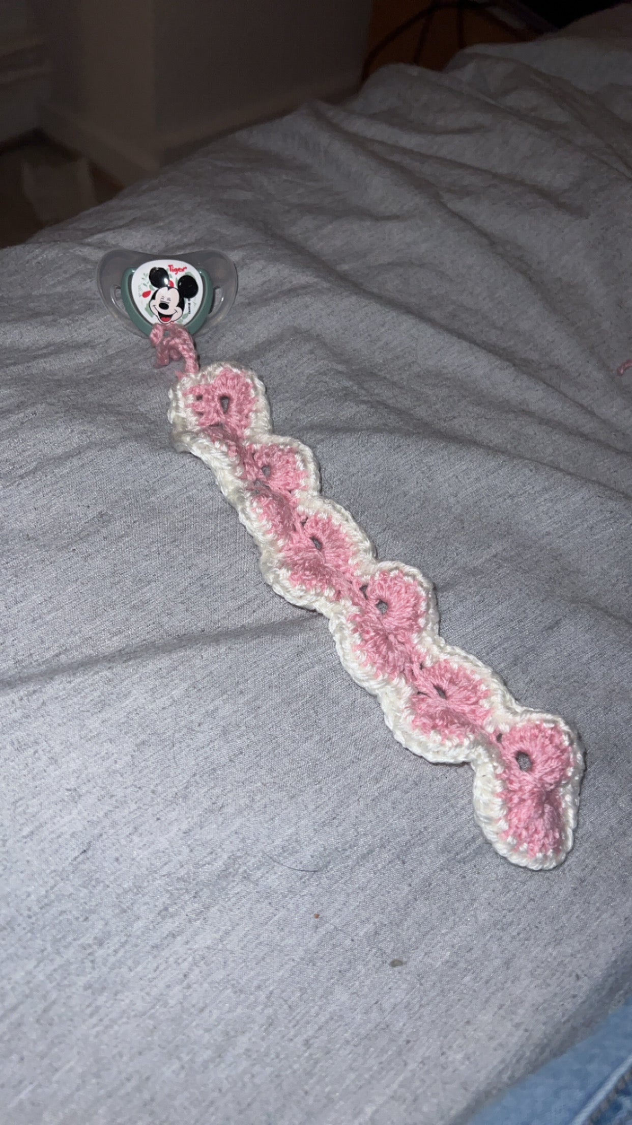 Attache tétine simple