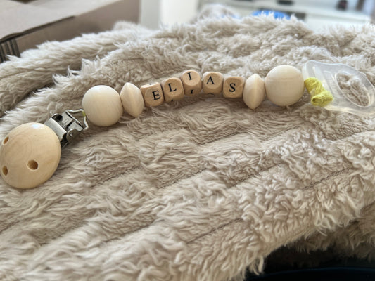 Attache tétine personnalisée en bois